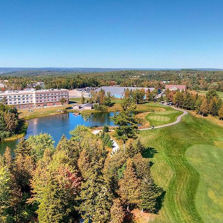 Radisson Kingswood Hotel & Suites, Фредериктон Экстерьер фото