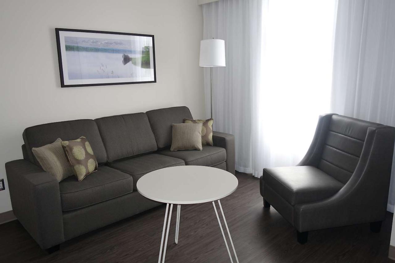 Radisson Kingswood Hotel & Suites, Фредериктон Экстерьер фото