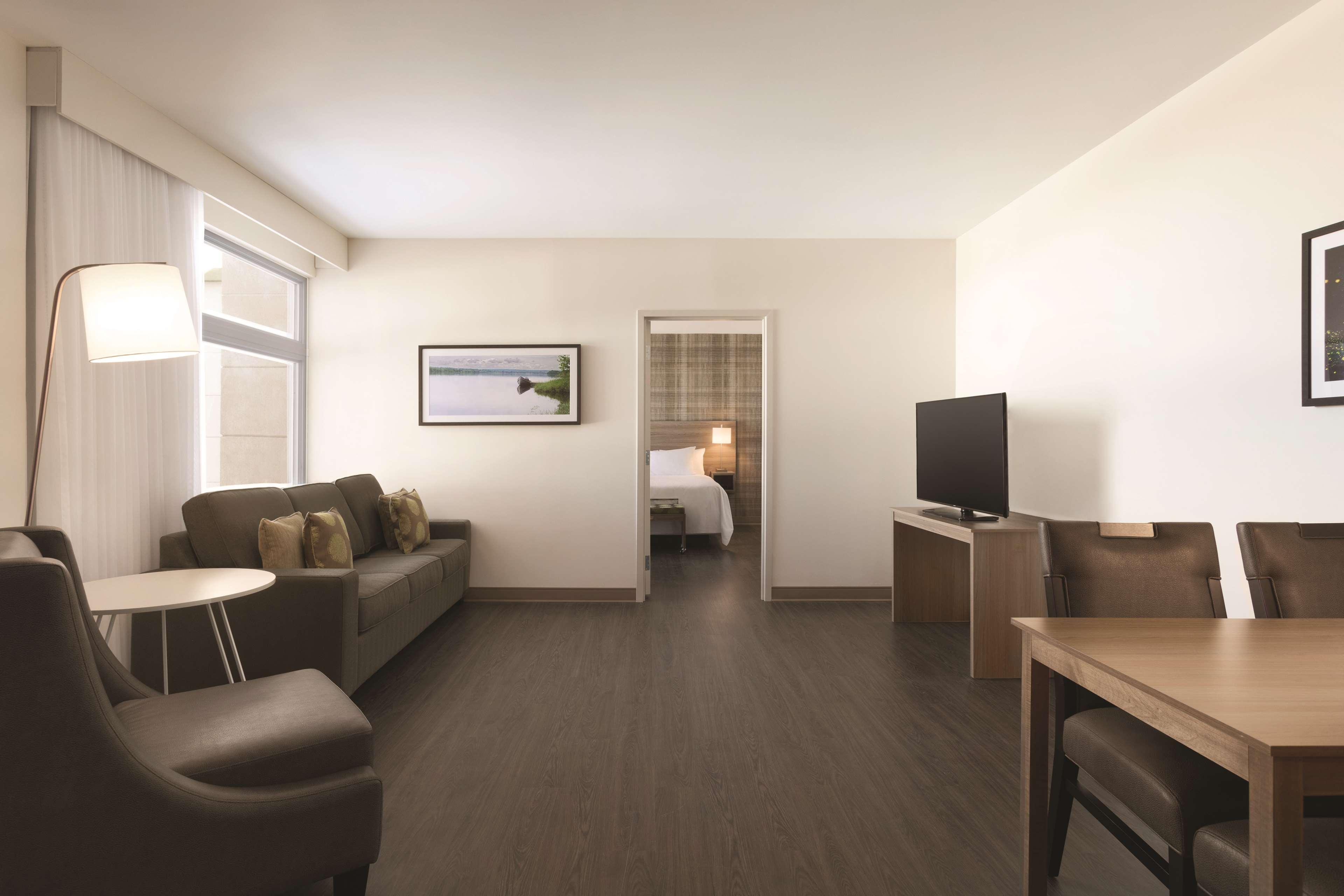 Radisson Kingswood Hotel & Suites, Фредериктон Экстерьер фото