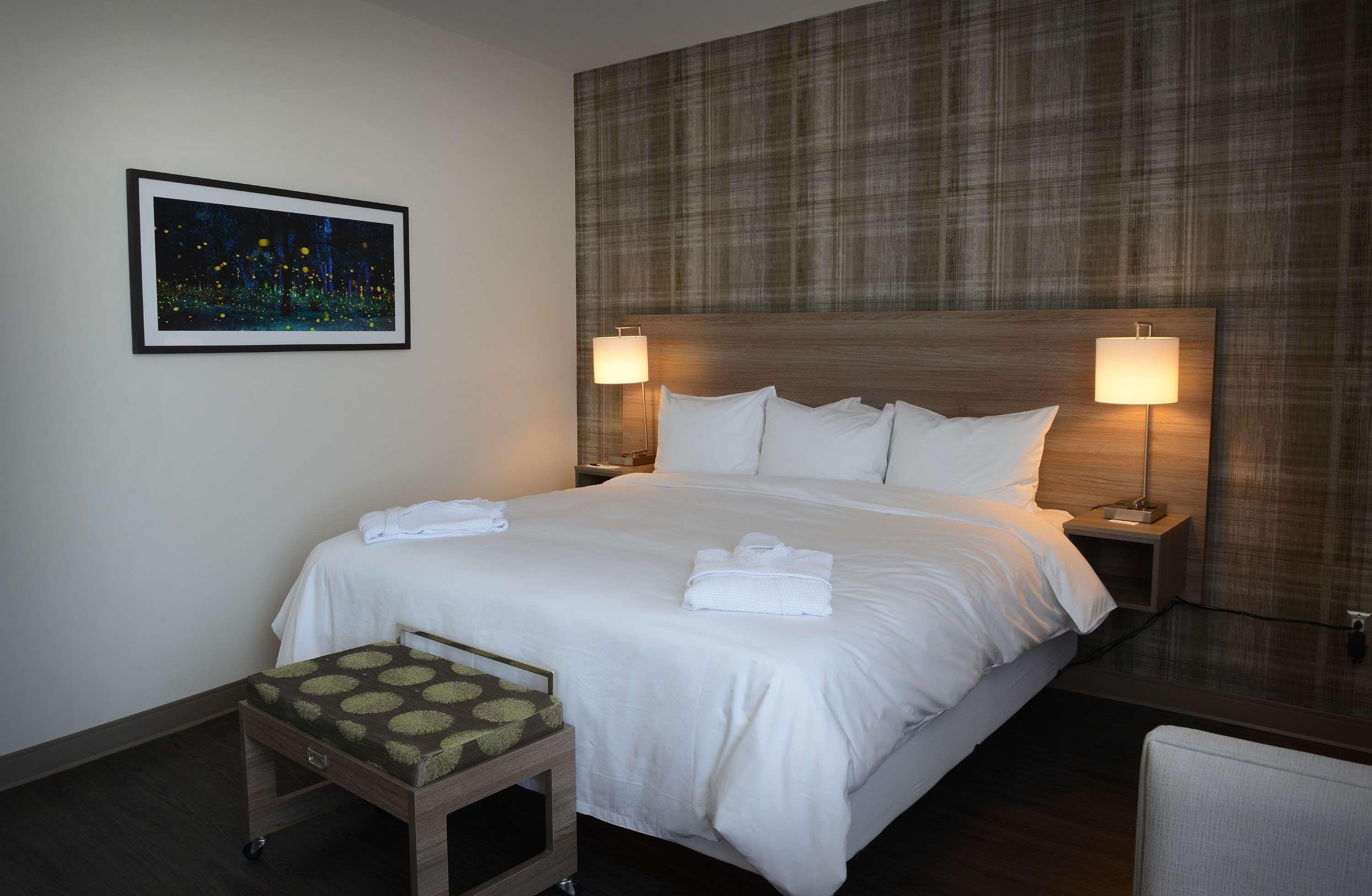 Radisson Kingswood Hotel & Suites, Фредериктон Экстерьер фото