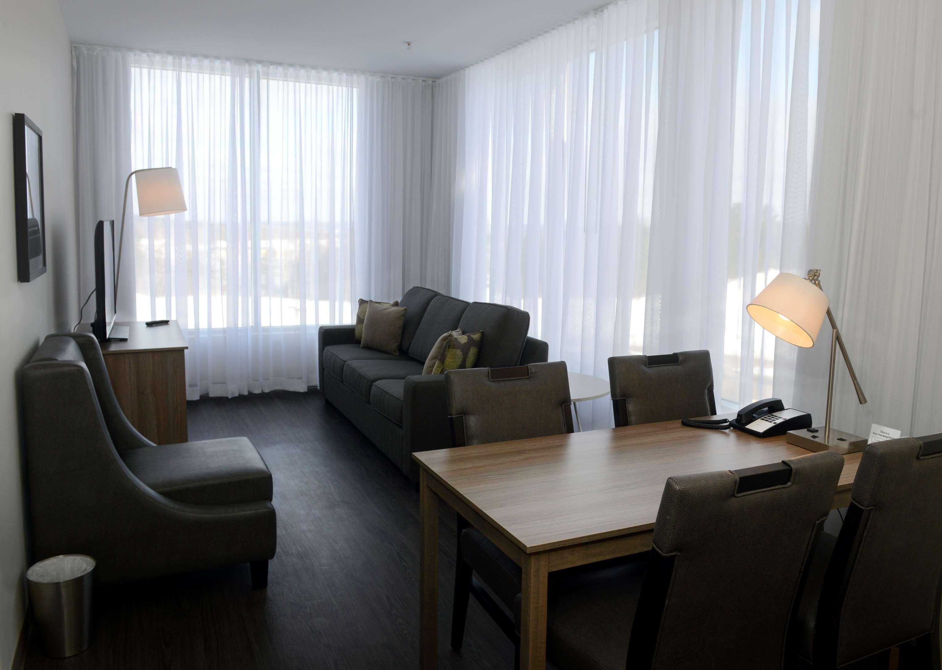 Radisson Kingswood Hotel & Suites, Фредериктон Экстерьер фото