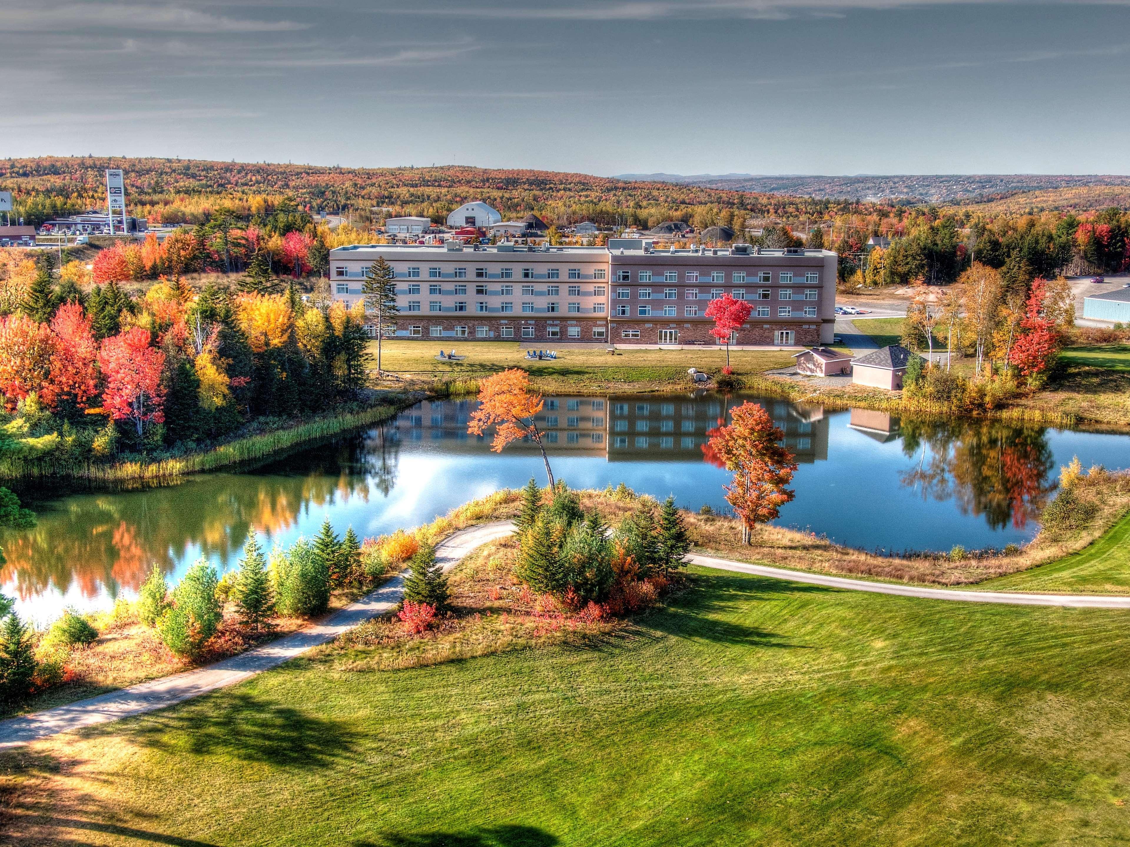 Radisson Kingswood Hotel & Suites, Фредериктон Экстерьер фото