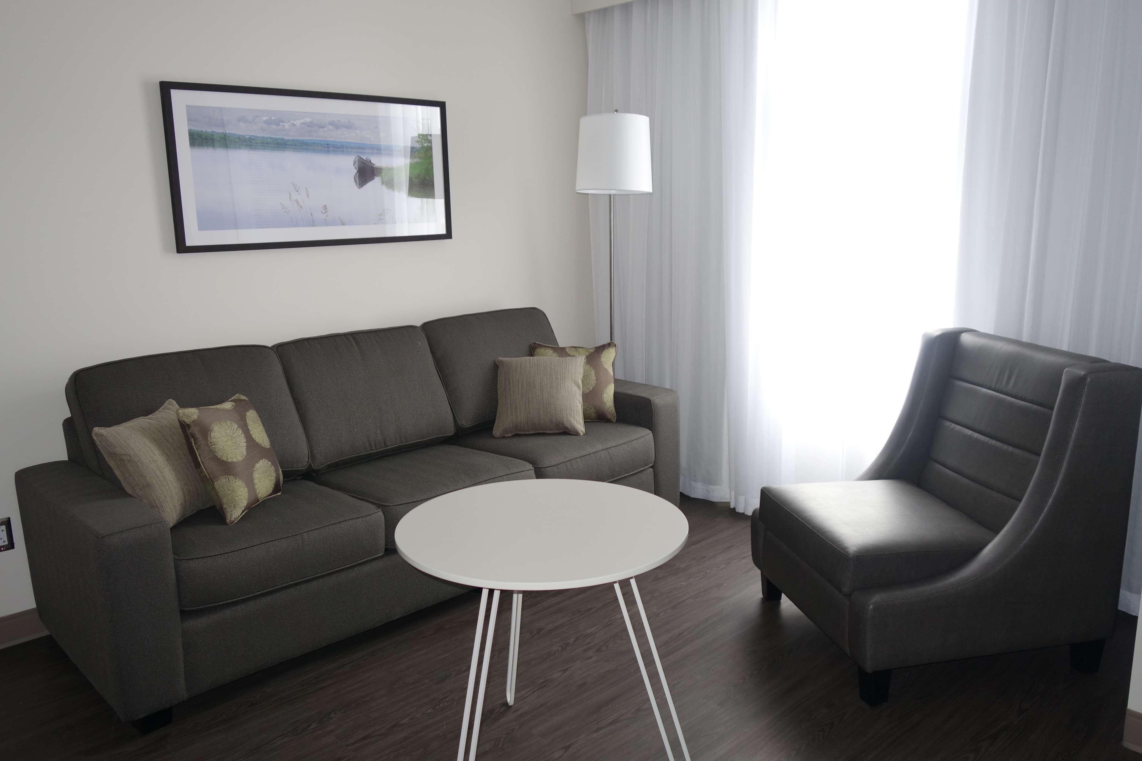 Radisson Kingswood Hotel & Suites, Фредериктон Экстерьер фото
