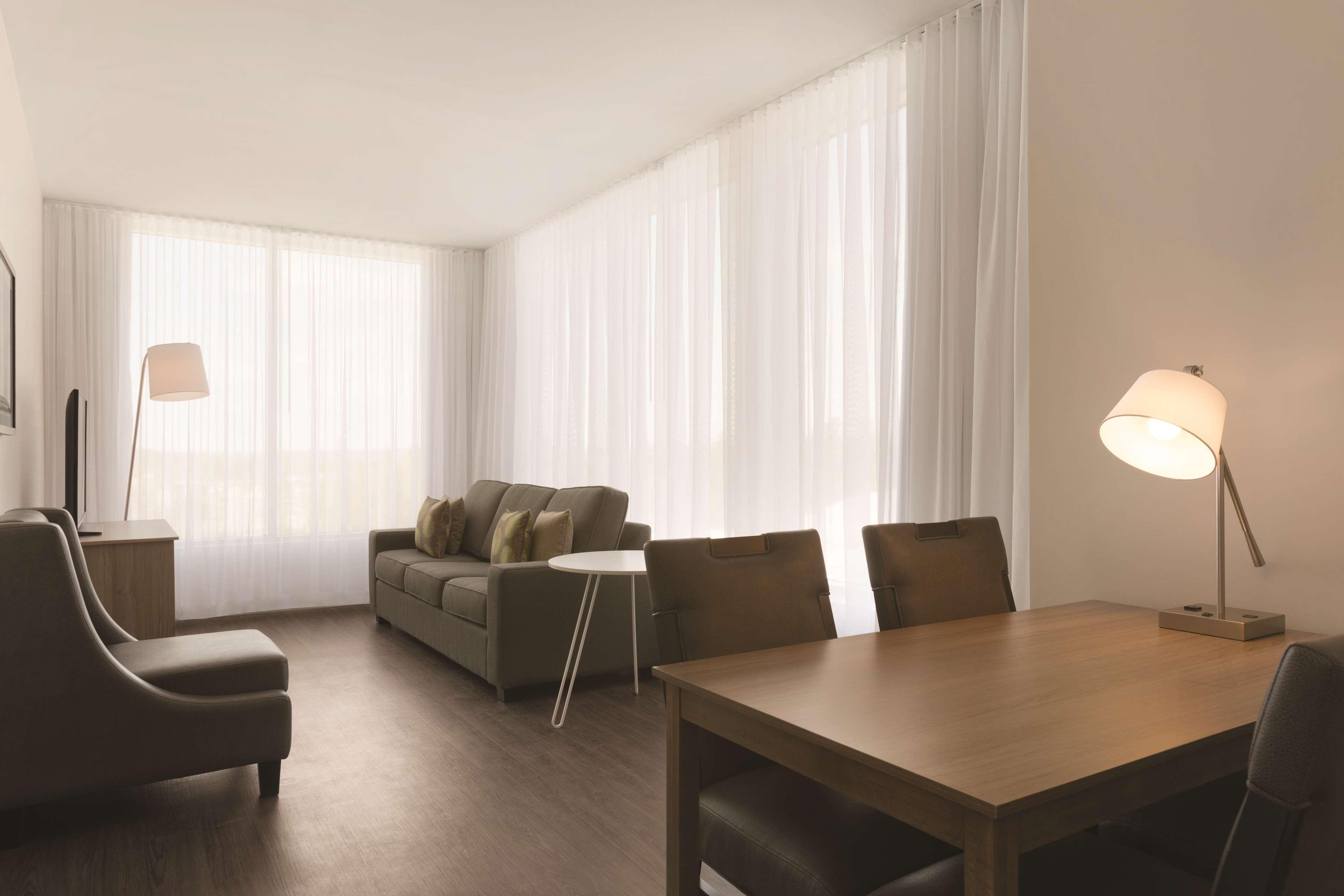 Radisson Kingswood Hotel & Suites, Фредериктон Экстерьер фото