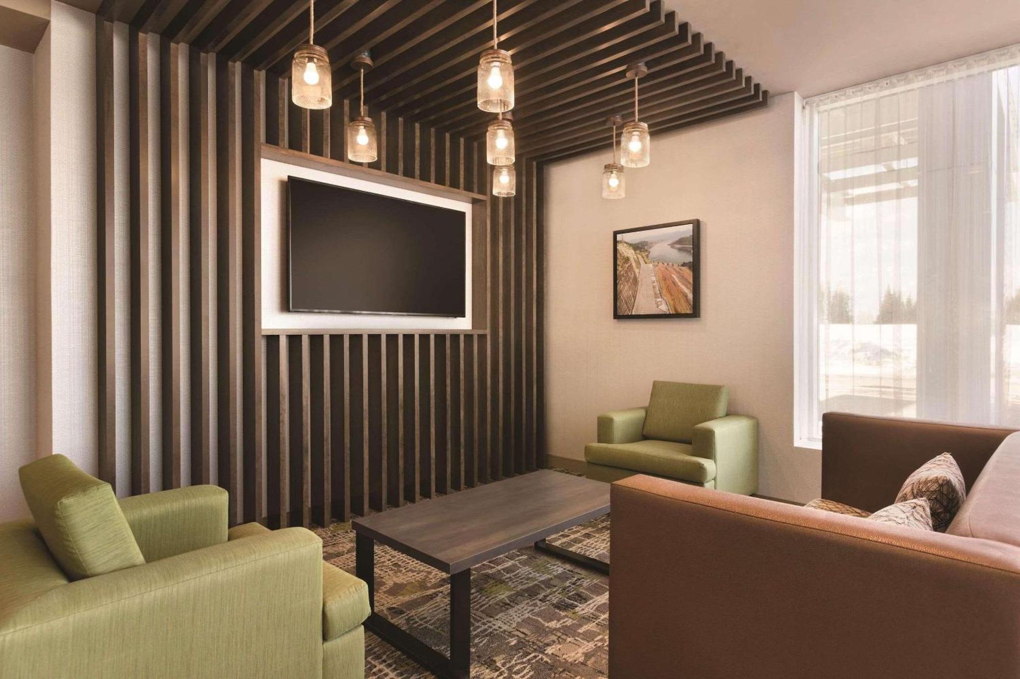 Radisson Kingswood Hotel & Suites, Фредериктон Экстерьер фото