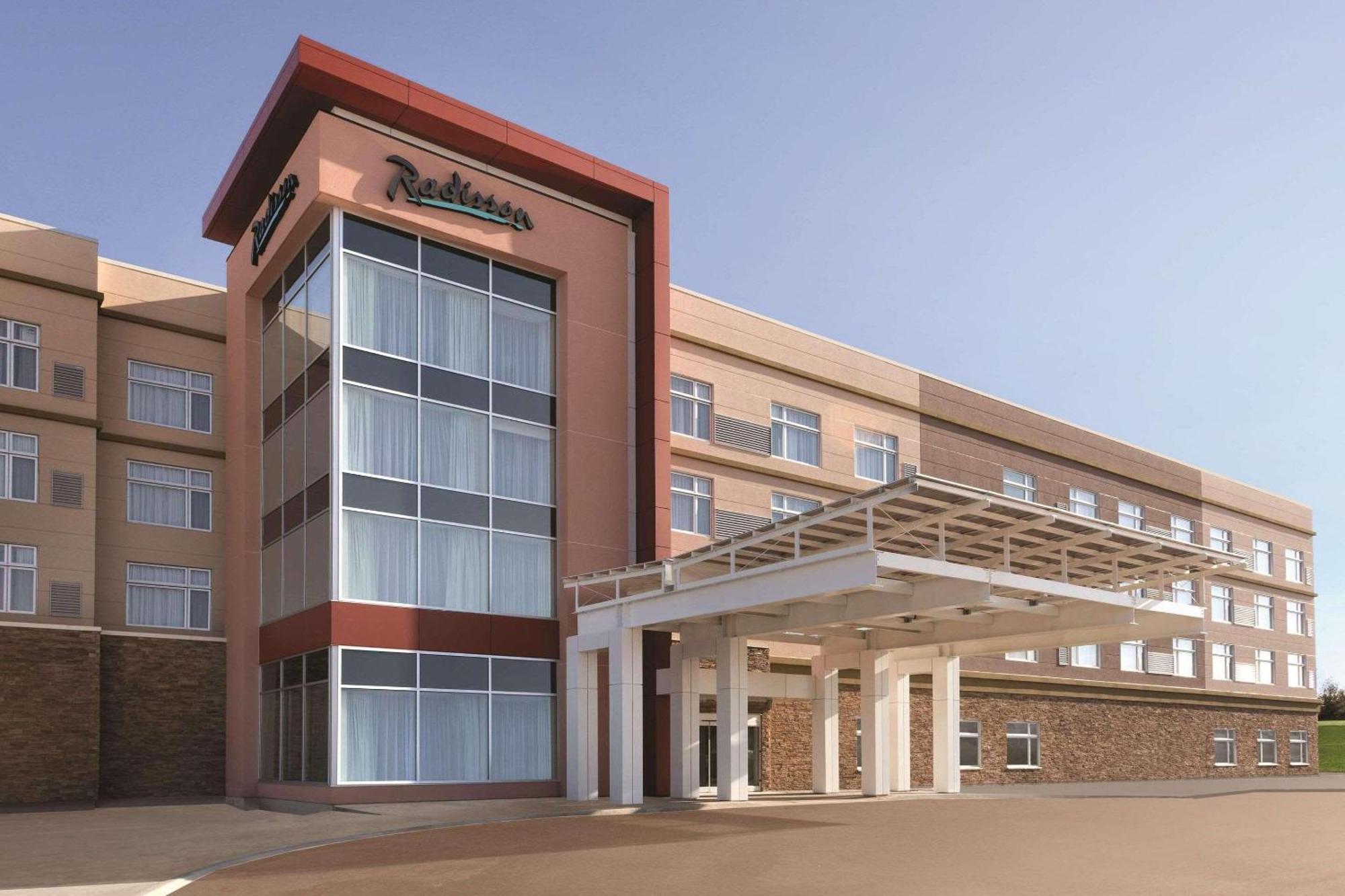 Radisson Kingswood Hotel & Suites, Фредериктон Экстерьер фото