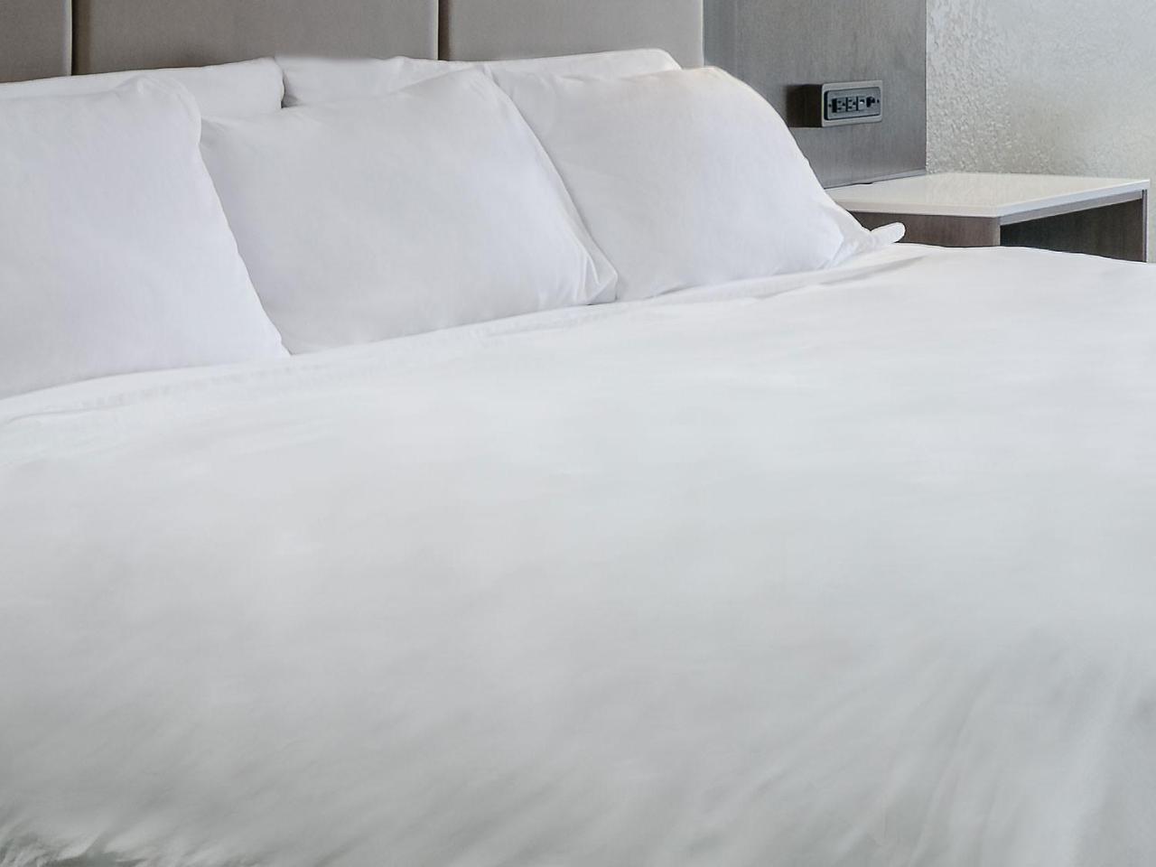 Radisson Kingswood Hotel & Suites, Фредериктон Экстерьер фото