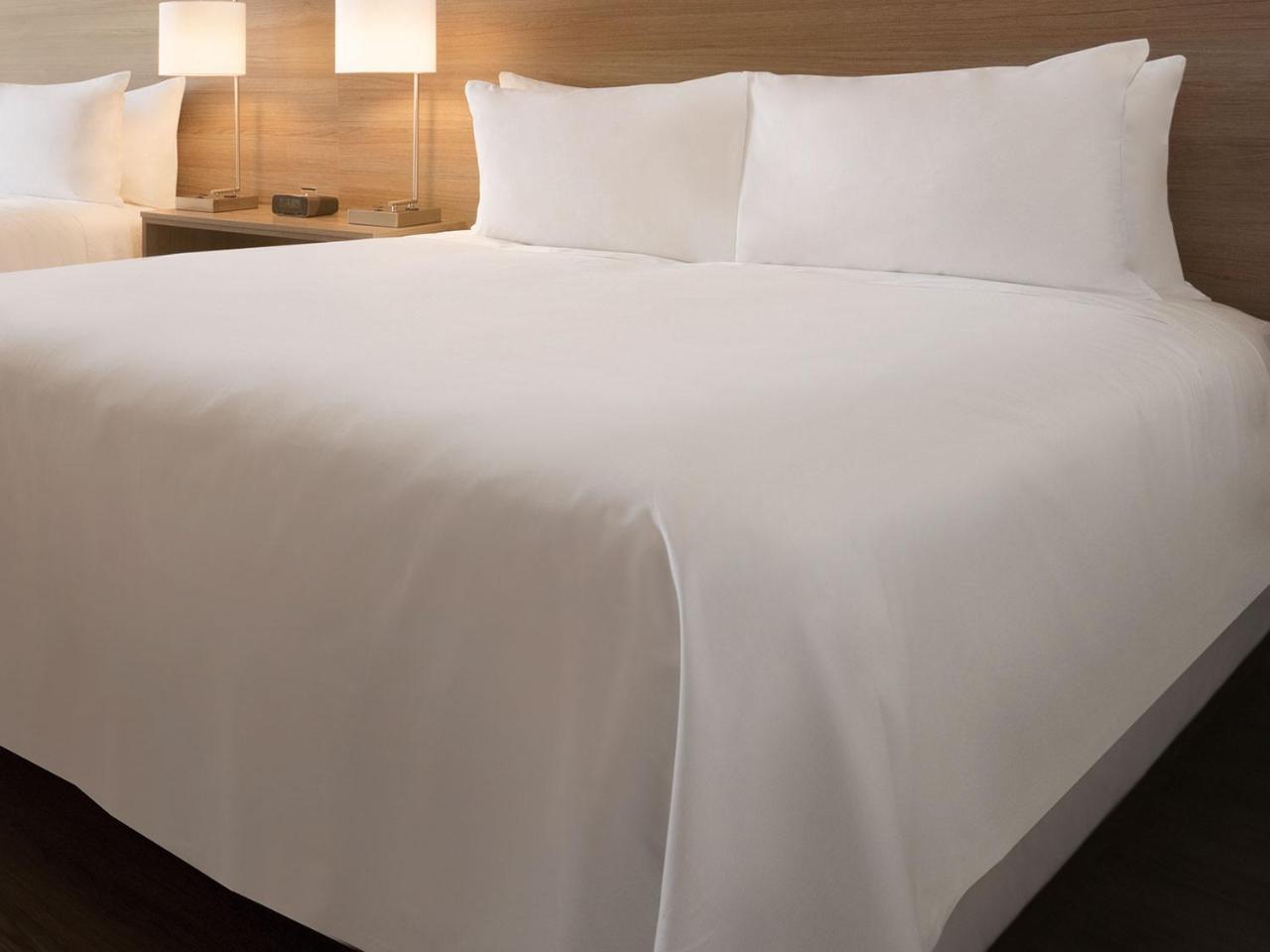 Radisson Kingswood Hotel & Suites, Фредериктон Экстерьер фото