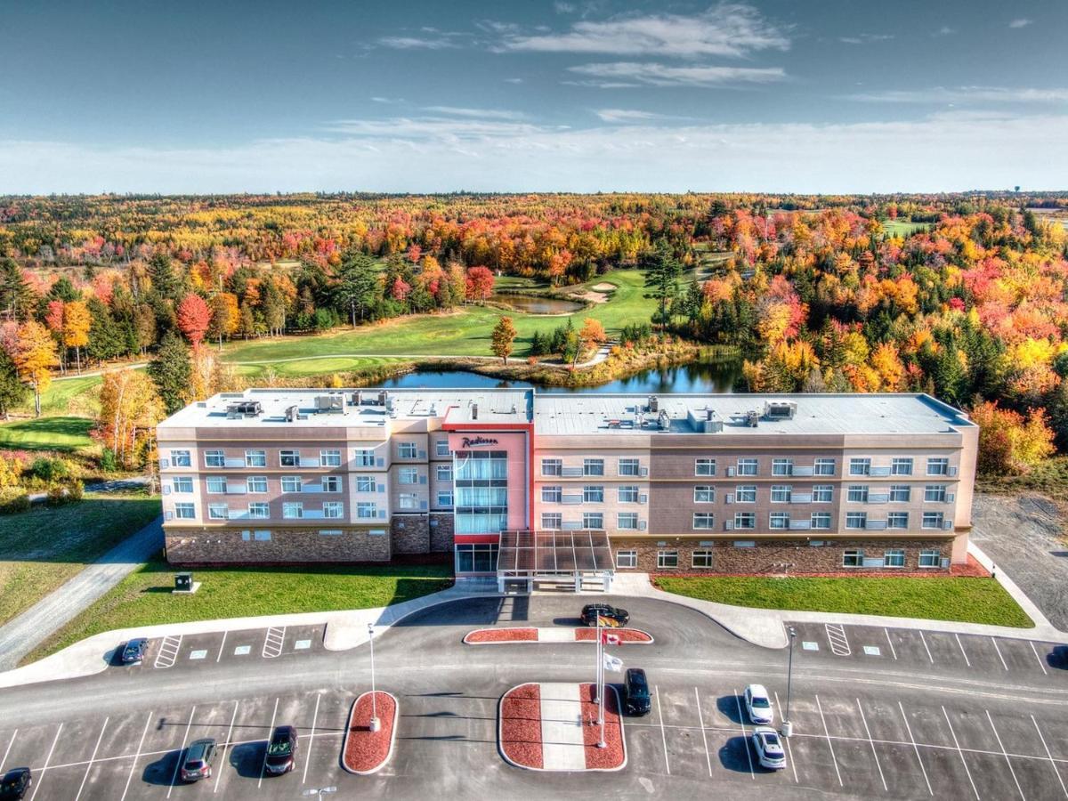 Radisson Kingswood Hotel & Suites, Фредериктон Экстерьер фото