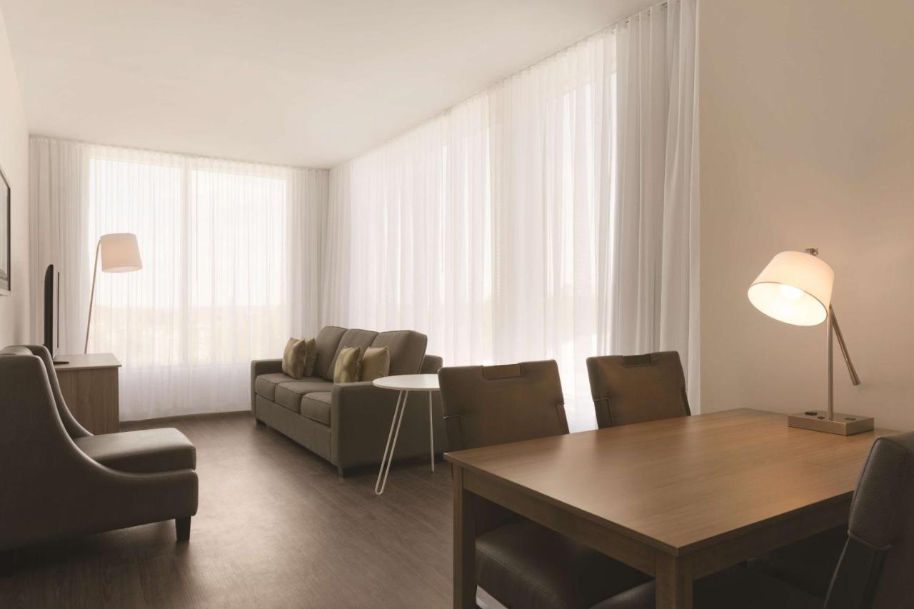 Radisson Kingswood Hotel & Suites, Фредериктон Экстерьер фото